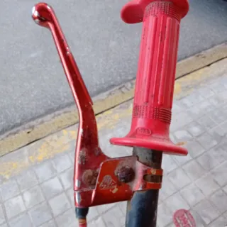 Bicicleta motoreta 3 para restaurar