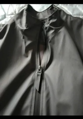 Chaqueta gris de Zara Man.