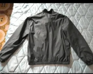 Chaqueta gris de Zara Man.