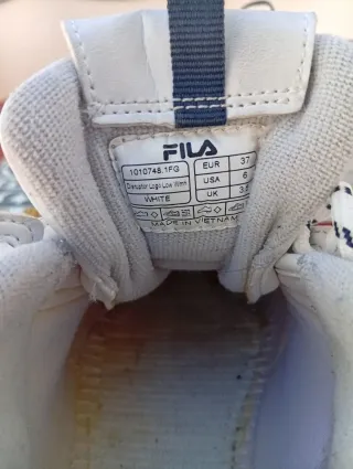 Zapatillas Fila blancas y azules