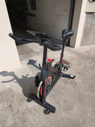 Cyclette Toputure con supporto tablet