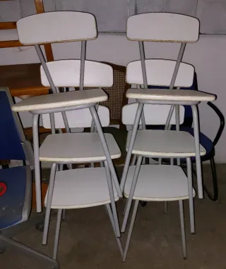 6 Sillas Blancas en buen estado.