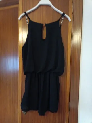 Mono negro con cadenas