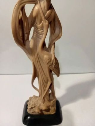 Figura decorativa mujer con grulla