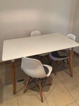 Mesa y 4 Sillas Comedor