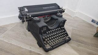 Máquina de escribir Hispano-Olivetti