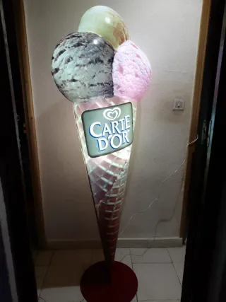 Cono de helado gigante luminoso Carte D’Or 175 cm”