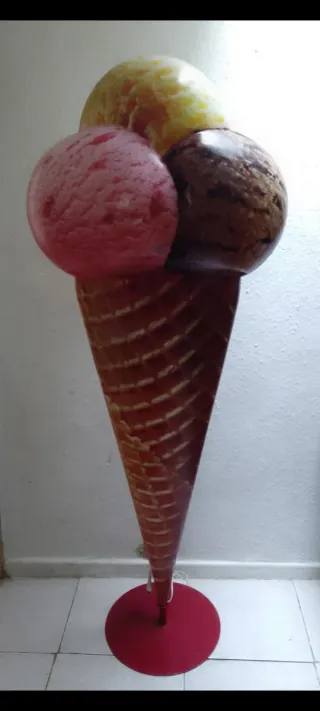 Cono de helado gigante luminoso Carte D’Or 175 cm”
