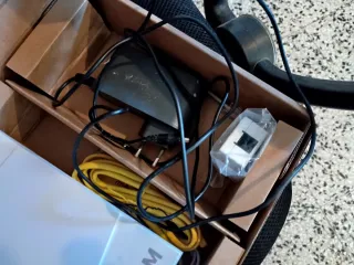 Modem TIM HUB+ bianco con accessori