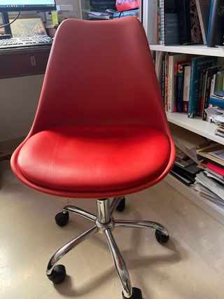 Silla de oficina roja Maison du Monde con ruedas