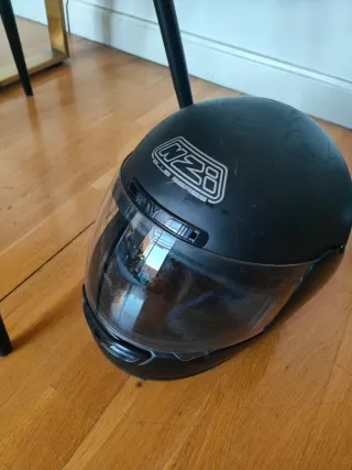 Casco de moto negro