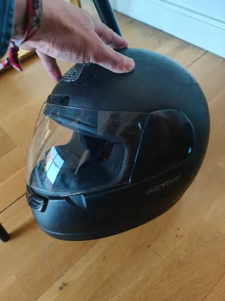 Casco de moto negro