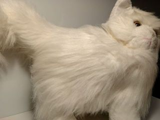 Peluche de gato blanco