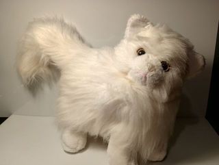 Peluche de gato blanco