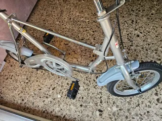 Bicicleta plegable plateada