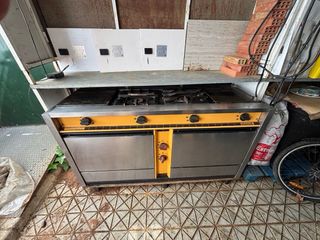 Cocina industrial 4 fuegos + 2 hornos