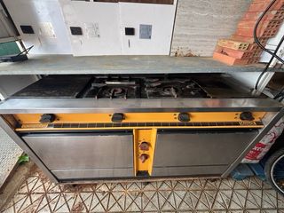 Cocina industrial 4 fuegos + 2 hornos
