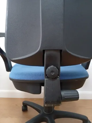 Silla de oficina ergonómica azul.Alcala de Henares