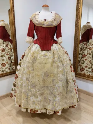 Traje de Fallera Rojo y Dorado