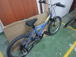 Bicicleta infantil azul