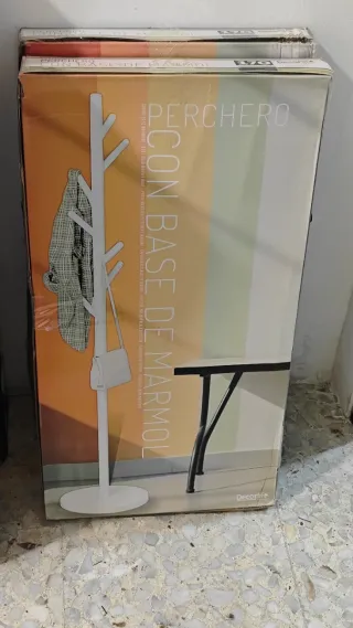 Perchero de pie con base de mármol blanco 170cm