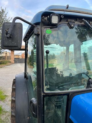 Tractor New Holland Azul