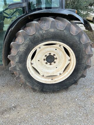 Tractor New Holland Azul