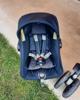 Passeggino, ovetto e carrozzina blu