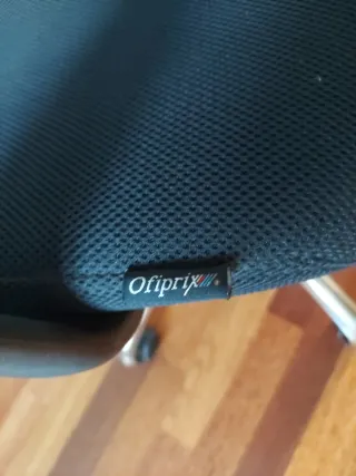 Silla de oficina ergonómica negra