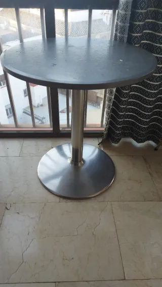 Mesa redonda pequeña metal
