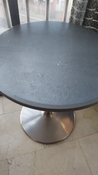 Mesa redonda pequeña metal