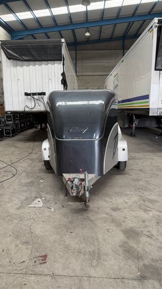 Remolque cerrado fibra motos