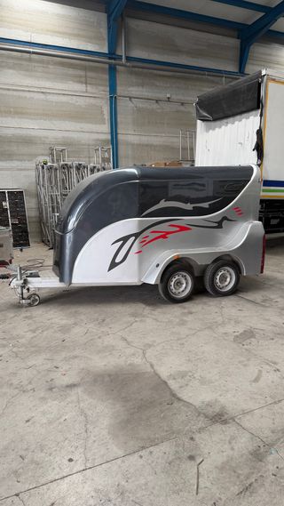 Remolque cerrado fibra motos