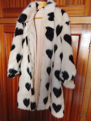 Abrigo Piel Ecológica Corazones Blanco y Negro