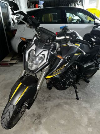 Moto Voge 525R Negra/Gris/Amarilla