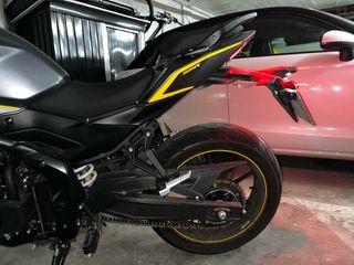 Moto Voge 525R Negra/Gris/Amarilla