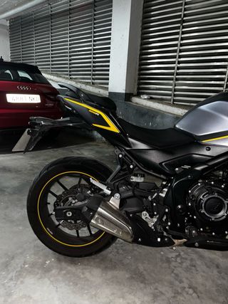 Moto Voge 525R Negra/Gris/Amarilla