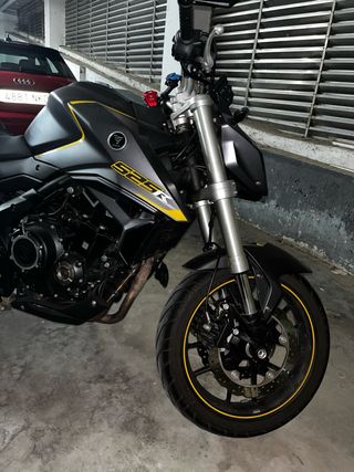 Moto Voge 525R Negra/Gris/Amarilla