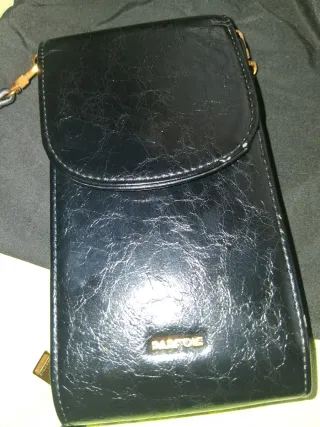 Bolso Marrón Elegante con Hebilla Dorada