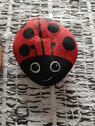 3 Piedras Decoradas: Mariquita, Perro y Pingüino