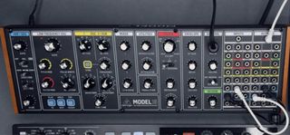 Behringer Model 15 Sintetizador Analógico