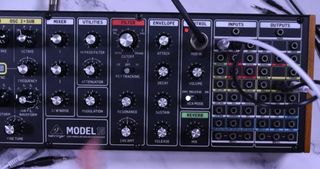 Behringer Model 15 Sintetizador Analógico