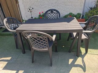 Mesa de jardín con 4 sillas