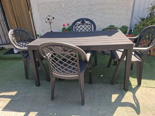 Mesa de jardín con 4 sillas