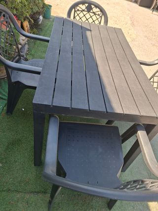 Mesa de jardín con 4 sillas