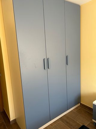 Armario 3 puertas azul-grisáceo