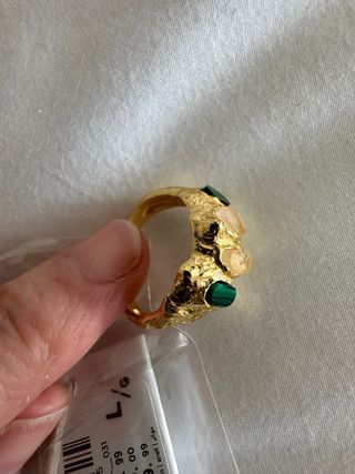 Anillo Baño Oro 18K Irregular Piedras Verdes