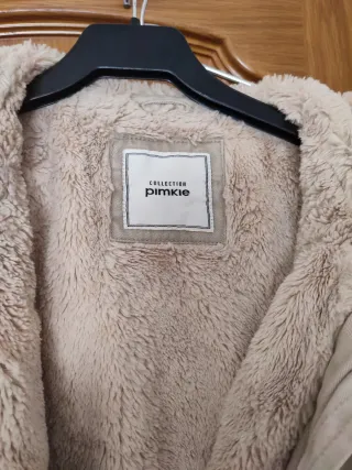 Chaqueta Pimkie beige con capucha y pelo
