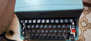 Máquina de escribir Olivetti Lettera 32