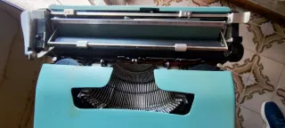 Máquina de escribir Olivetti Lettera 32